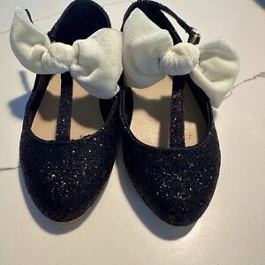 Janie and Jack black sequence ballet flats with a white bow size 9t